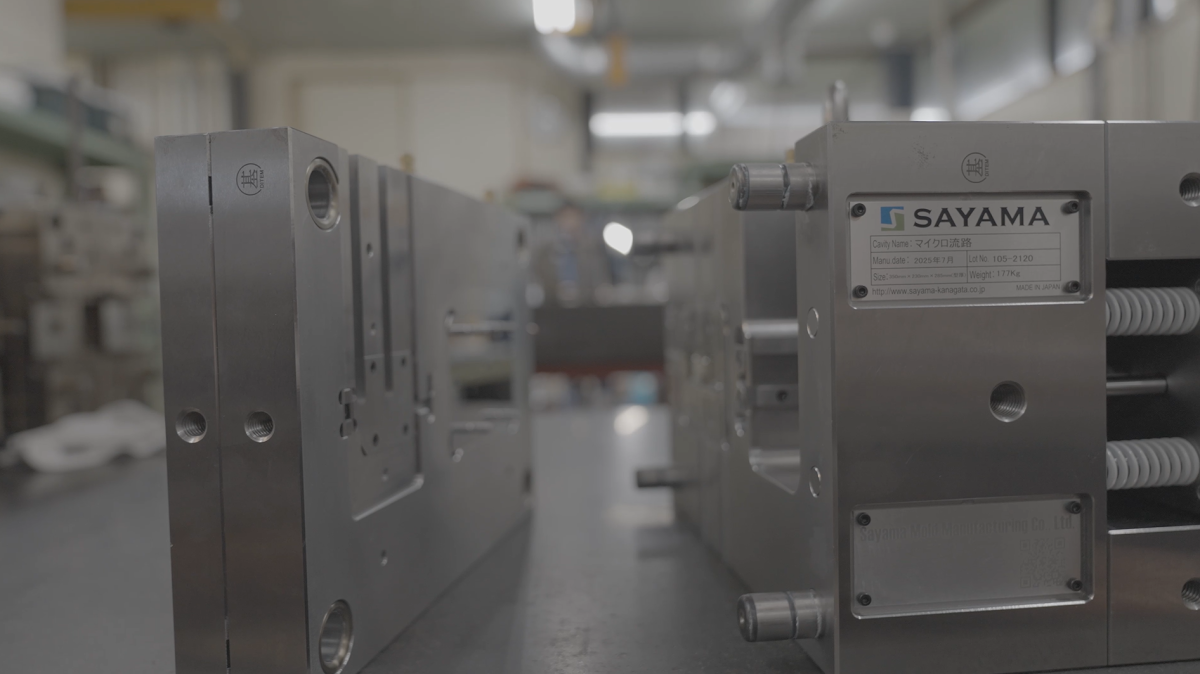 Cut the Gate Before the Part Leaves the Mold — Clean, Precise Degating with a Collaborative Robot