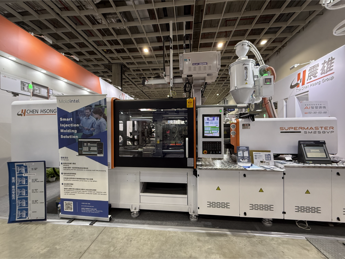 RoboMolding: A Truly Self-Learning Injection Molding Machine